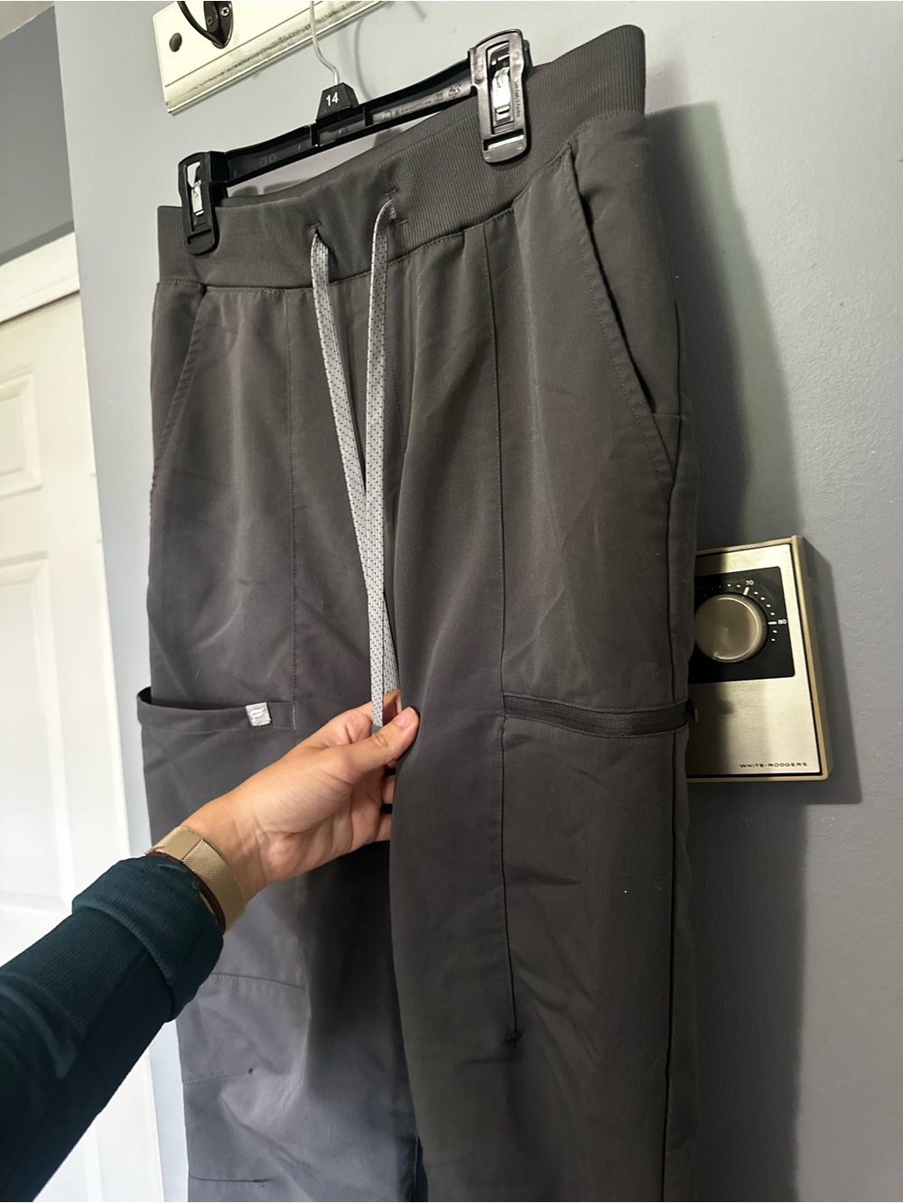 Fabletics Scrub Set - Picture 4 of 7